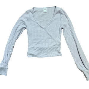 Hollister Lilac Crop V Neck Sweater Size XS